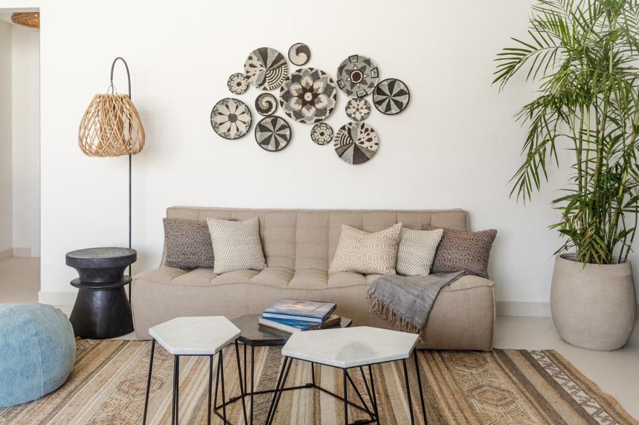 Cloud 7 Residences Ayla Akaba Kültér fotó A living room with a sofa
