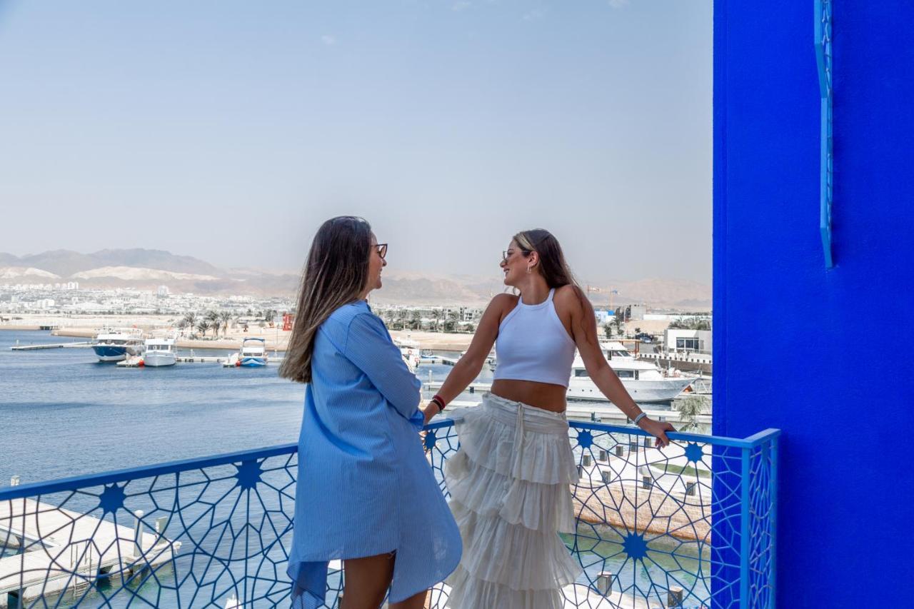 Cloud 7 Residences Ayla Akaba Kültér fotó Two women in Mykonos, Greece