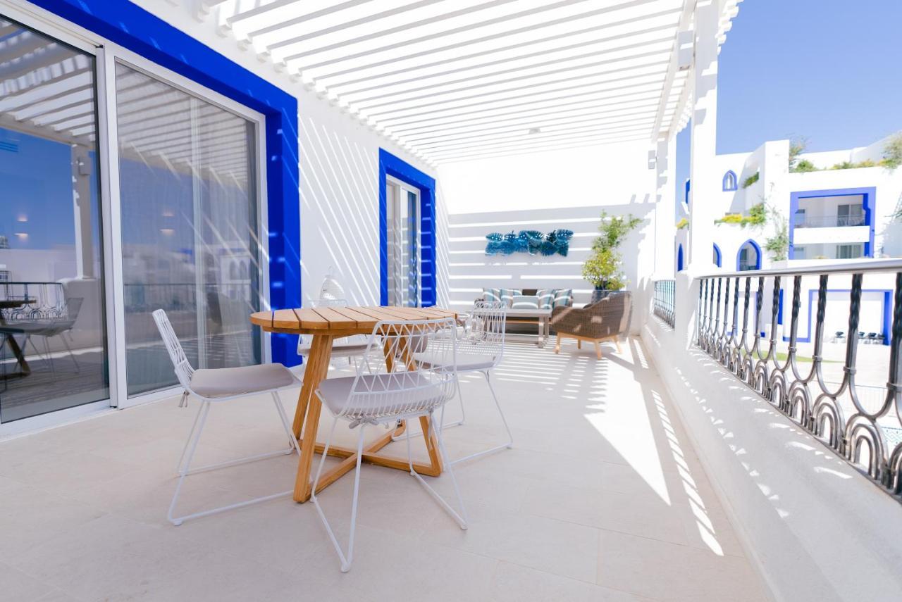 Cloud 7 Residences Ayla Akaba Kültér fotó A balcony