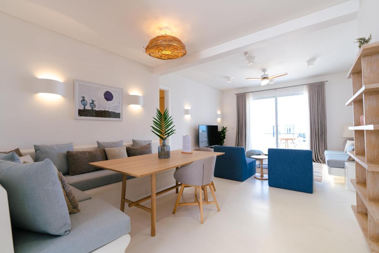 Cloud 7 Residences Ayla Akaba Kültér fotó A living room