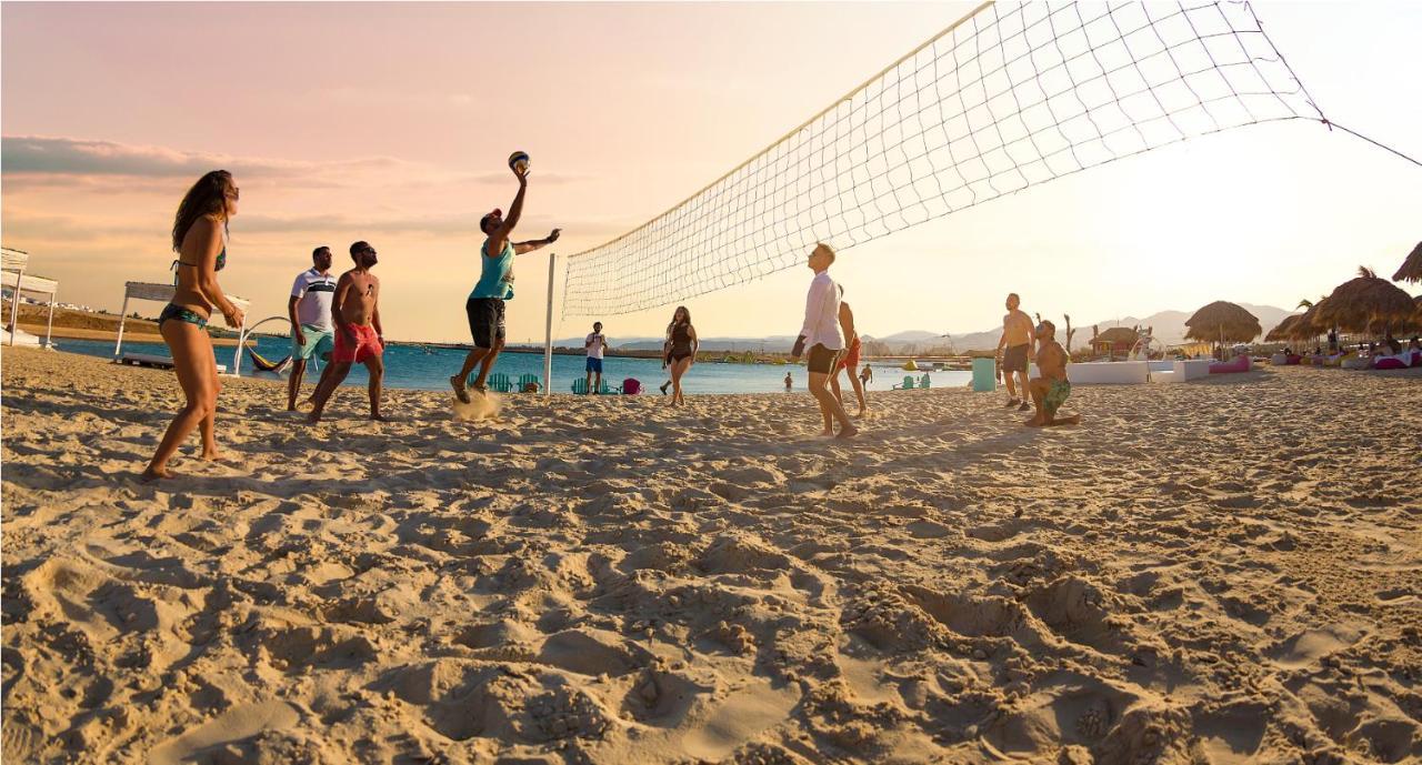 Cloud 7 Residences Ayla Akaba Kültér fotó Beach volleyball at the Atlantis Paradise Island