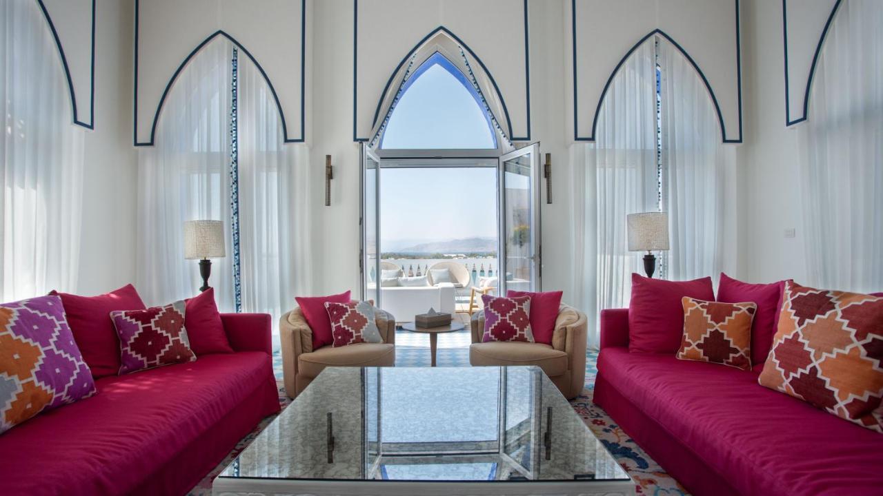 Cloud 7 Residences Ayla Akaba Kültér fotó A living room at the hotel